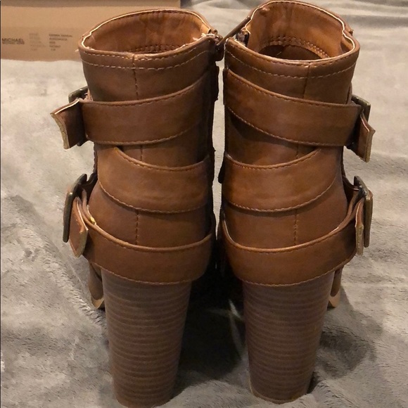 Wild Diva Brown booties size 6.5 too cute! - Picture 4 of 6